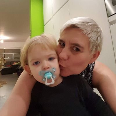 Vroedvrouw https://t.co/oIrhH3PNLF - zwangerschapszwemmen