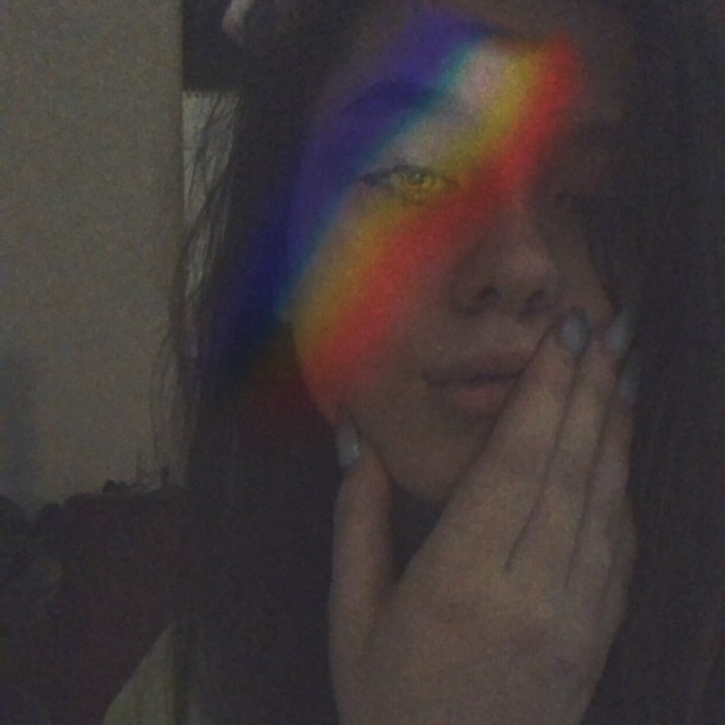 chelseabugg12's profile picture. one time I got drunk and drew a dick on my own forehead.