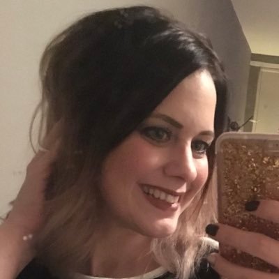 Sadahh's profile picture. Studied nutrition and dietetics. Loves animals, beauty and books.