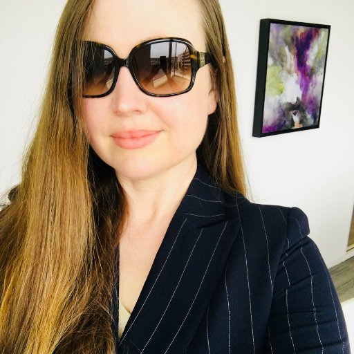 emilyeebee's profile picture. 