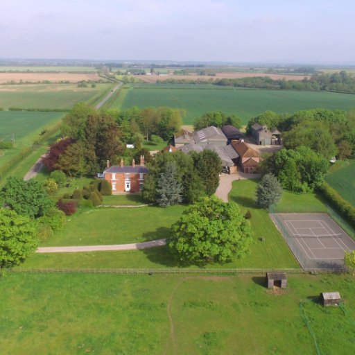 Bed&Breakfast and Holiday Cottages. Award winning accommodation on the edge of the Wolds. Peaceful setting in easy reach of Lincoln, coast and Wolds.