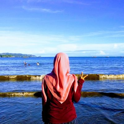 dehill13's profile picture. 🧕 🇮🇩 👩‍💻