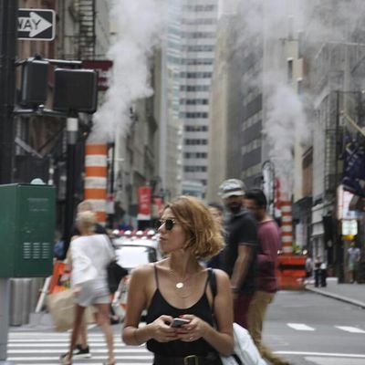 ‏‏‏‏‏‏إبتسم فسبحَان منْ جعل الإبتسامة فِي دِيننا عبَادة وعَليها نُؤجر .