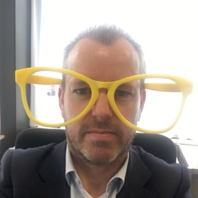 Erg belangrijk. 😀 Was o.a. voorzitter van Excelsior, bij een bank en een branchevereniging. Auteur van te schrijven boeken! 🍾😀 A. de Jong Groep ♻️