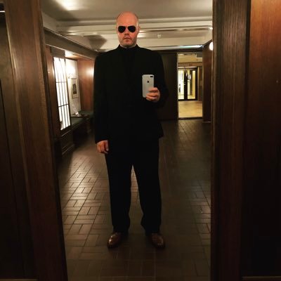 Høyttalerspesialist. Lydtekniker. Reiser rundt med Vreid.