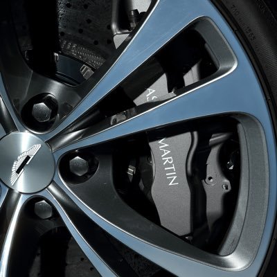 ghiemomo's profile picture. 車  Mac BB大好き。がBB卒業してiPhone12Proの1台体制に収斂。車もAstonMartin V12Vantageの1台体制で早10年目。意外と何とかなるもんだ。と思いつつそろそろ保存体制に入ろうと増車したのはVOLVO V40CC T5 AWD PolestarEngineered。コレ気に入りました。