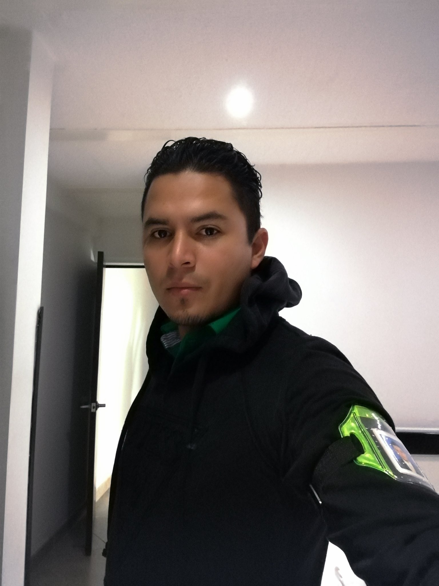 EduardSanchez7's profile picture. Nacido en Bogotá, temeroso de Dios, me encanta conducir, apasionado e inteligente, felizmente casado con la mejor mujer del planeta.