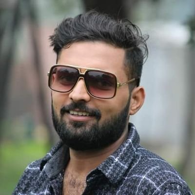 जब वक़्त पलट जाता है ना साहब...
.
तो अपने भी चुबते है...