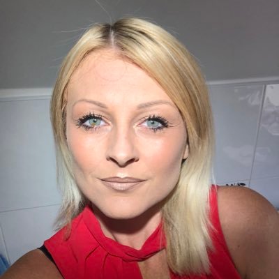 LauraKalty's profile picture. QC Makeup Academy Certified Makeup Artist. Influencer and Collaborator. Makeup Lover ❤️ “Be Bold. Be Confident. Be You” https://t.co/9pVsAHUwZm