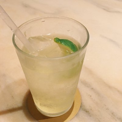 moyom33's profile picture. こどもの心に寄り添える存在でありたくて、#心理学 の勉強を始めました。#児童心理 #発達心理 #アートセラピー に関心があります。こどもの心はどう成長していくの？？