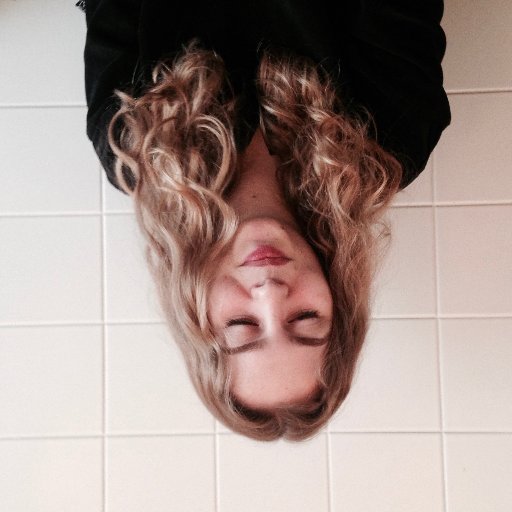 ankern_'s profile picture. ➡️ https://t.co/FSopKxV3lu Weltschmerz 🌍, Tomatensugo🥫 und eine Portion Wut 💜