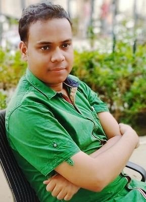 सुतून-ए-दार पे रखते चलो सरों के चराग़
जहाँ तलक ये सितम की सियाह रात चले