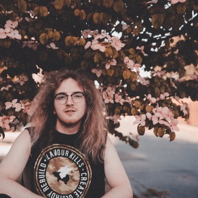 loud, sad, 2000’s emo/alt. music wannabe derivative. Tweets by @futuredeaddude • “Our Vernacular” (Link below) (profile pic - @dannyderusso)