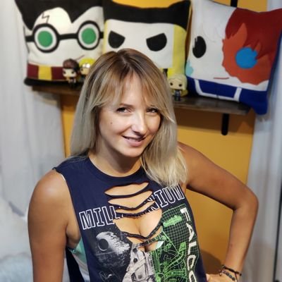 Parttime streamer. Occasional cosplayer. I make custom character pillows and cosplays as well as wooden wall designs.
Join me @ https://t.co/Q98GPjAWpu