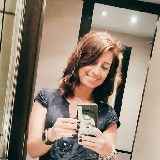 daniagrani's profile picture. 