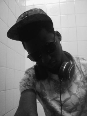 DENNIS04551923's profile picture. Full time student