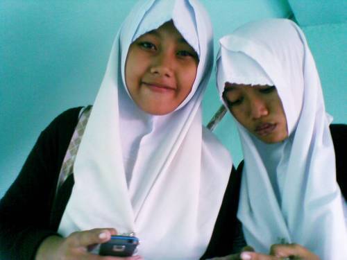 ordinary person! Follow my new acc @Finadhaa cause i have't remember @finadha's password thnks :)