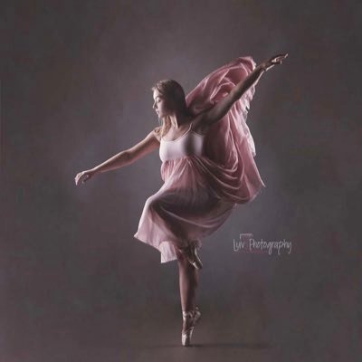 newborntoguk's profile picture. Award Winning & Specialist trained Newborn safety & advanced posing photographer. Maternity, Kids & Family sessions! #bringmeyourbabies