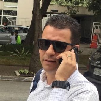 Corretor de Imóveis, Formado em Direito ,Brasileiro, Corinthiano Apostólico Romano, Natural de Mogi das Cruzes, Casado com a Kamila e Pai da Maria Clara.