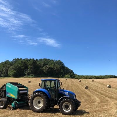 岩手で、和牛繁殖農家しています。 農家の一年を投稿中❣ ️🐃 🚜 牛飼いもいろいろあります☺ 大学生と農大生の息子達が将来に向かって勉強中😁 気軽にフォロー宜しく(^_^) 無言フォロー失礼しますm(_ _)m