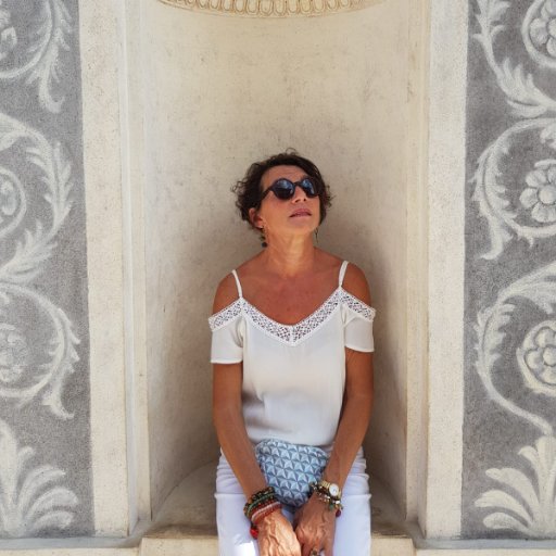 MarieCathGeslin's profile picture. • Auteure : Ainsi Sied-il ! + La Rivière Orangée • Praticienne en AEMD • #Running #QiGong #railleuse #humour mordant.cherche #Editeur #réalisateur aventuriers !