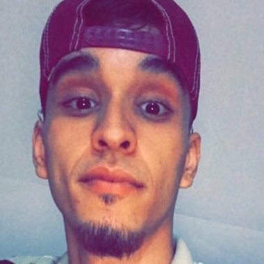 من ليبيا. خريج ليصونص قانون . جامعة افريقيا بمنطقة الزاويه .العمر 24سنه