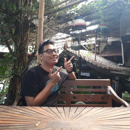 Tweet saya yang berbahasa Jawa adalah tweet yang penuh emosi.
