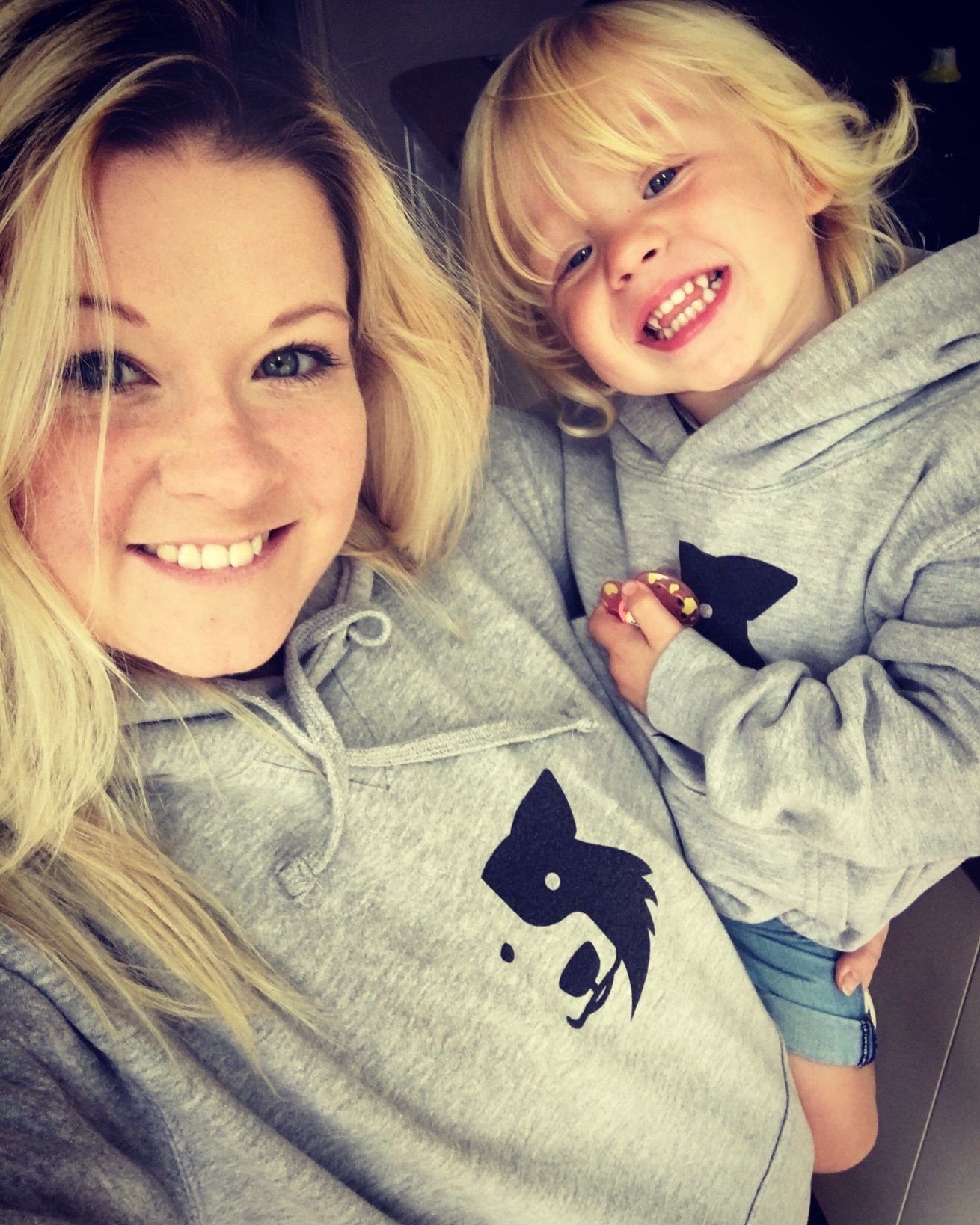 Rhiashy's profile picture. 