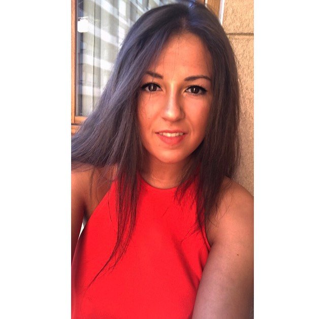 Estudiante de traducción e Interpretación en la Universidad de Valladolid (EN/FR-ES).