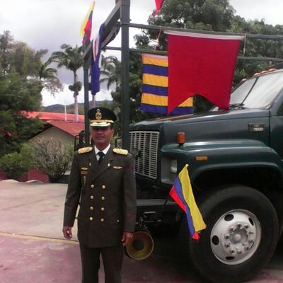 Ingeniero Militar Venezolano perteneciente a la Prom. G/D Fernando Rodriguez del Toro.
Armis in Bello - Tractore in Peace - Uslar Semper Vicent