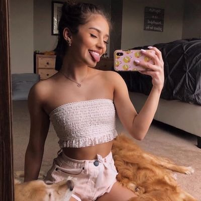 Eighteen. Korea/New Zealand. single.
boy kisser. a little bit grumpy. you will receive hugs all the time, a girl with a broken heart. distracted nd rude.