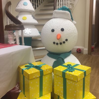 @PureInsight1628 presents Lemn Sissays Christmas Dinner for Care Leavers in Stockport, Trafford & Cheshire. Making memories with a little bit of Christmas magic