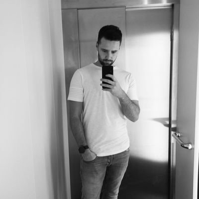 Robinvos92's profile picture. 