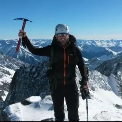 Enjoying our planet (family,friends,nature,mountains,scuba diving,work and more...) and beyond (thks Galileo for inventing telescope!!!) Maybe Everest one day..