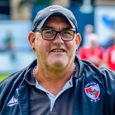 Retired GK coach, love my family and friends,hate referee who lie and people who don't back others, back my friends always, hate knives lol love life x