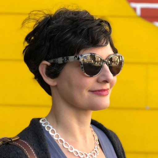 Journalism con acento español. Digital Video Producer @GBH . Ex-Senior Producer @CNET . @ucbsoj alumna.
