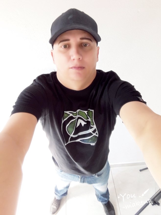 Celiorobertb's profile picture. 