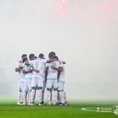 تجادلوني في حب الاهلي اذهبوا وشجعوا ماتشاؤون واتركوني اهلاوي الهوى اليوم وغدا والى الابد