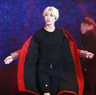 Hello Guysð
I love kpopð
I am 15years old
And I am born on 10.10.2003 October
Annyeong~~
