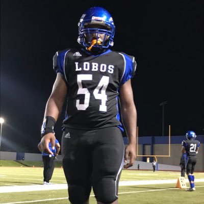 🏈Football is all I know🏈//🏈keep grinding until you become successful instagram//cmp.daro #54🐺chs varsity football💪🏾17-sc:darionisme222