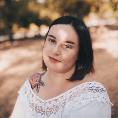 Entrepreneure, Mentor et Reine du podcast ✨ Je t'aide à créer un business au service de ta vie 🙌 Podcast #ÊtreSoi 🎙️