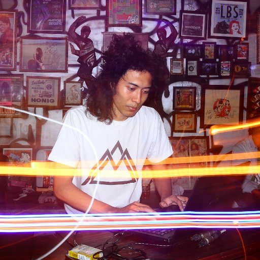 newosqie_alt's profile picture. 23 y/o electronic musician. Get my album, here:
http:/newosqie-morningstar.weebly.com