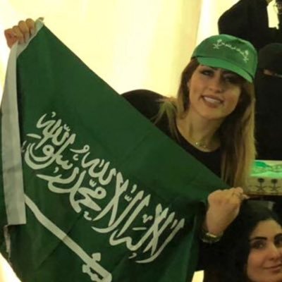 حسابي الوحيد في توتر ممثله مسرح و معدة و مقدمة برامج في قناة السعوديه خريجة قسم علم نفس متابعتكم تشريف لي ..