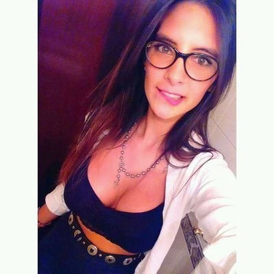 Periodista Deportiva. 📻🎤 Amante del fútbol. ⚽ 💙💛💙
Estoy en @frecuencia1420 ⚽ @puntobocaradio y @Pelota2018 ⚽
Curso Trabajo Social