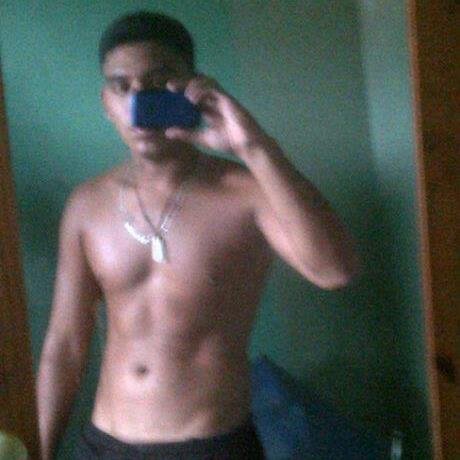 Caballero de 32 años ,single discreto corneador ,con experiencia , trabajador, respetuoso ,busco conocer parejas soy de caracas petare escribeme numero pidelo