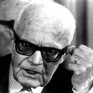 “Gli affamati ed i disoccupati sono il materiale con il quale si edificano le dittature.”
Sandro Pertini.