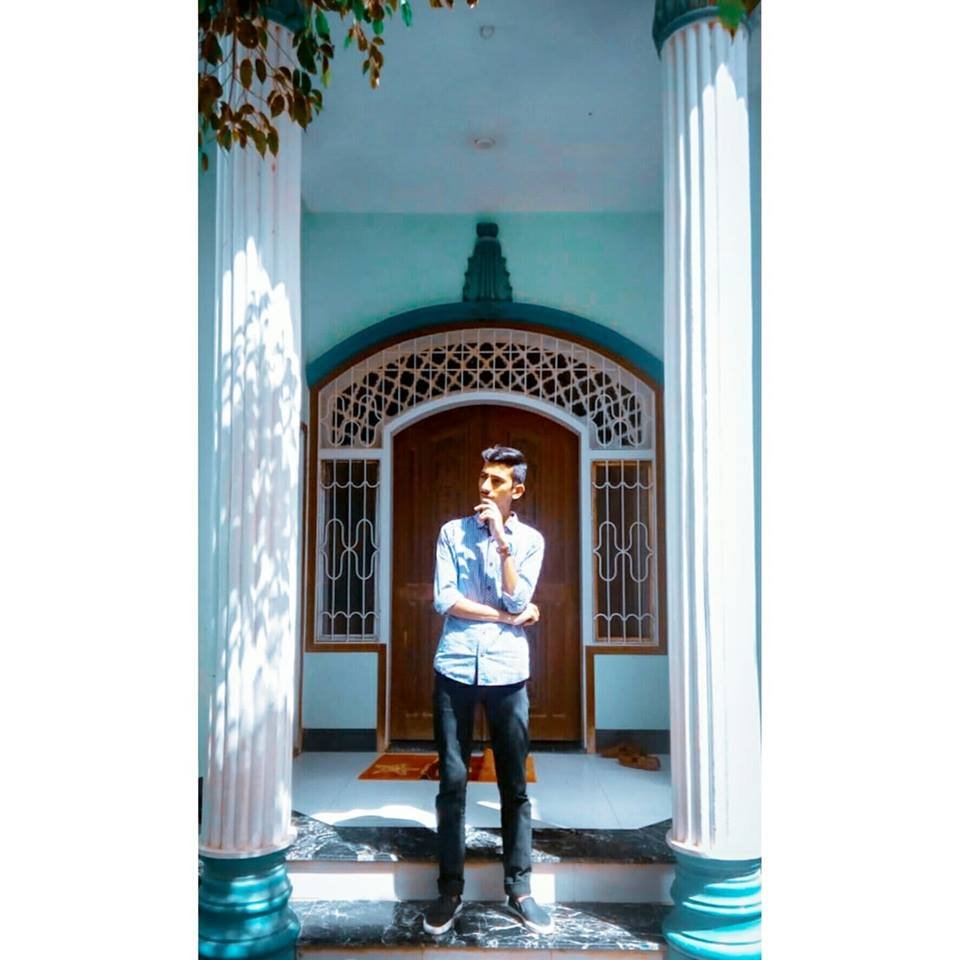 Khizarr98's profile picture. 