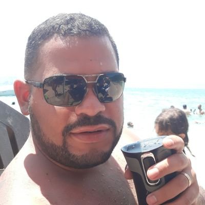 Mi familia es el mayor tesoro que Dios me ha regalado
⛪🛣️⚽🎧💰🇻🇪
💯% venezolano