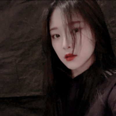 ✧ ˗ˏˋ #현진 ˎˊ˗ — cute cat, november girl, bread addict and dog impersonater of ㅇㄷㅇㅅㄴ. 💛 is my color. part of loona 1/3 & 00line. 🦋 completes me.