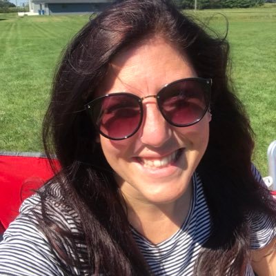 Sarah_VP's profile picture. Realtor in NW IN. Mom to everyone I meet — actual mom of two. Gryffindor ⚡️, ENFJ #PeopleOverProfit